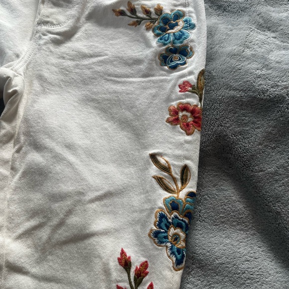DRIFTWOOD White Jeans with Multicolor Floral Embroidery - Picture 4 of 9